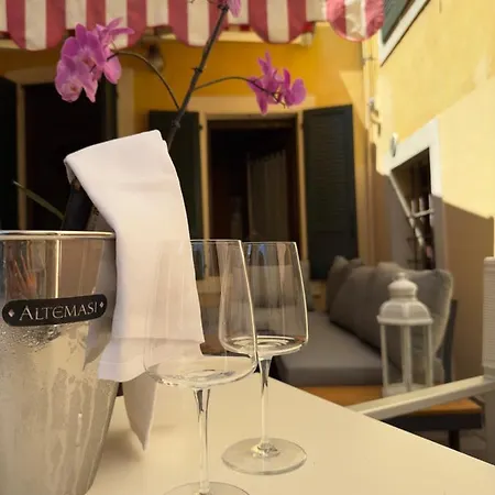 Napule...e Apartamento *
