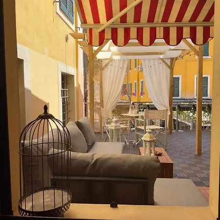 Napule...e Apartamento